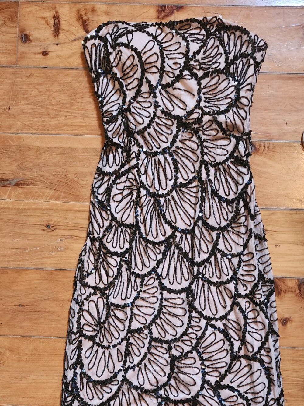 Gorgeous Strapless Beaded Cocktail Dress. Size 4